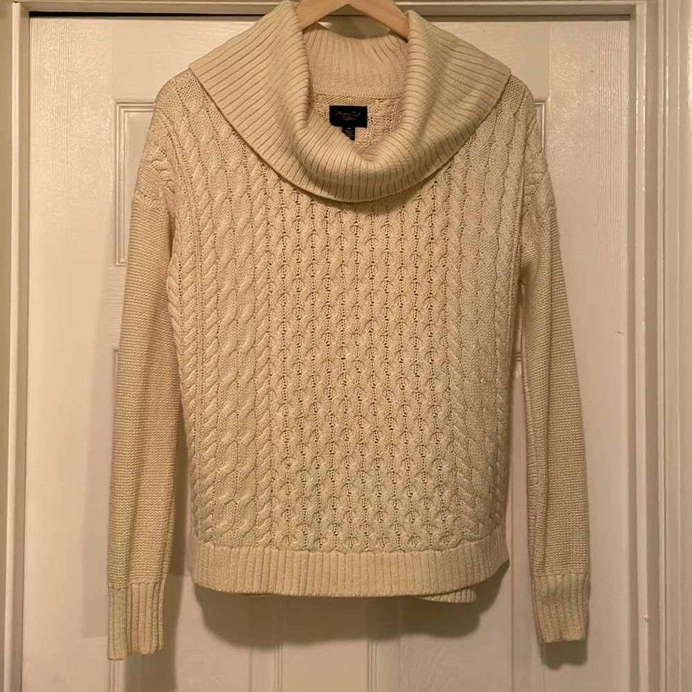 American Eagle Off-White Sweater